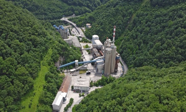 Trbovlje niso naprodaj: svetniki soglasno proti prodaji cementarne in okoljski obremenitvi