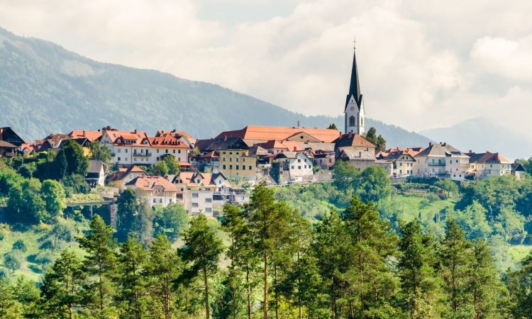Radovljiški občinski svet potrdil osnutek koncesije za zobozdravstvo in ceno za odvoz nagrobnih sveč