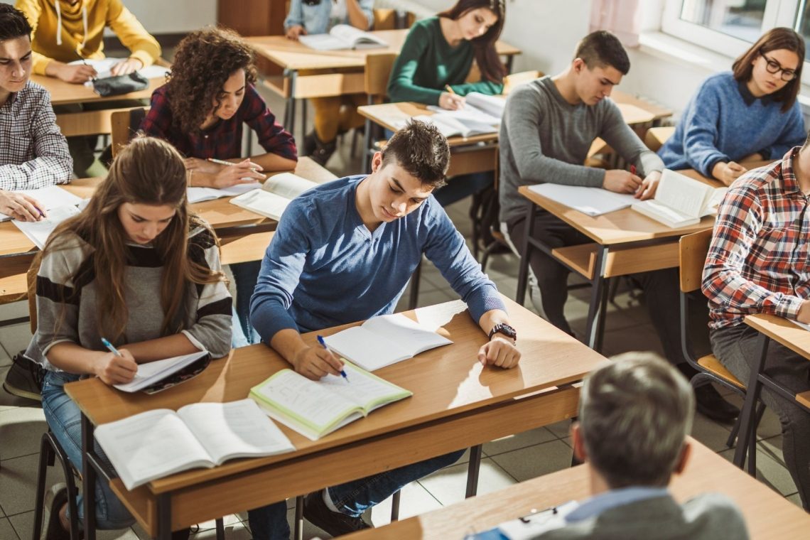 Za vpis v srednje šole prijavljenih več kandidatov, a omejitvam se ni mogoče izogniti
