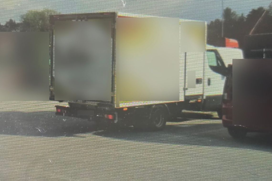 Na gorenjski avtocesti ustavili preobteženo tovorno vozilo
