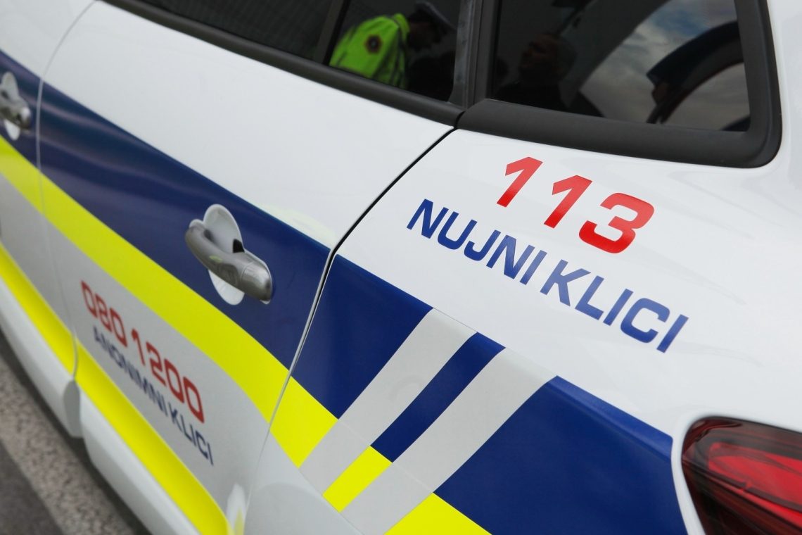 S štirikolesnikom zgrmel v prepad na poti proti Snežniku