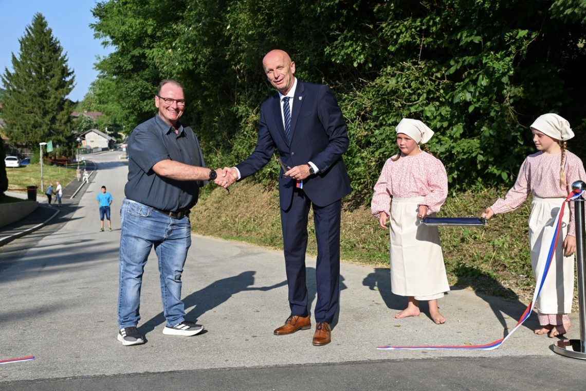 Na Senušah odprli nove pločnike in prometno infrastrukturo