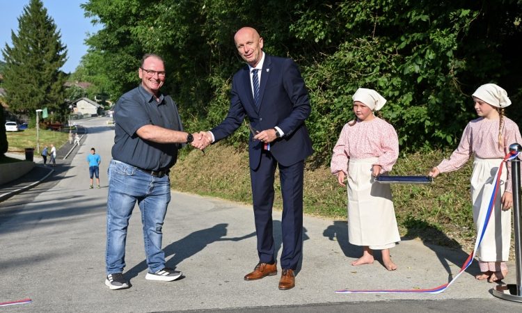 Na Senušah odprli nove pločnike in prometno infrastrukturo