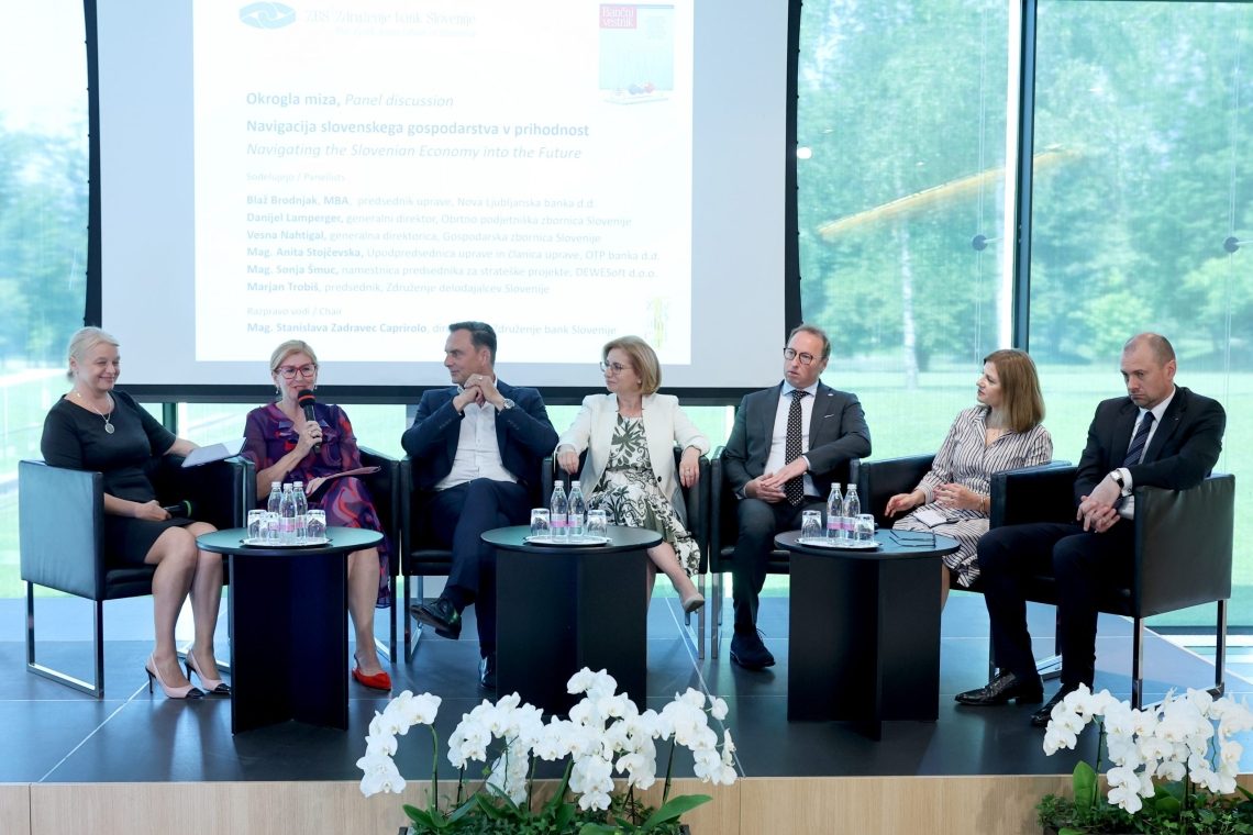 Pozivi po reformah in vlaganjih v času geopolitične preobrazbe