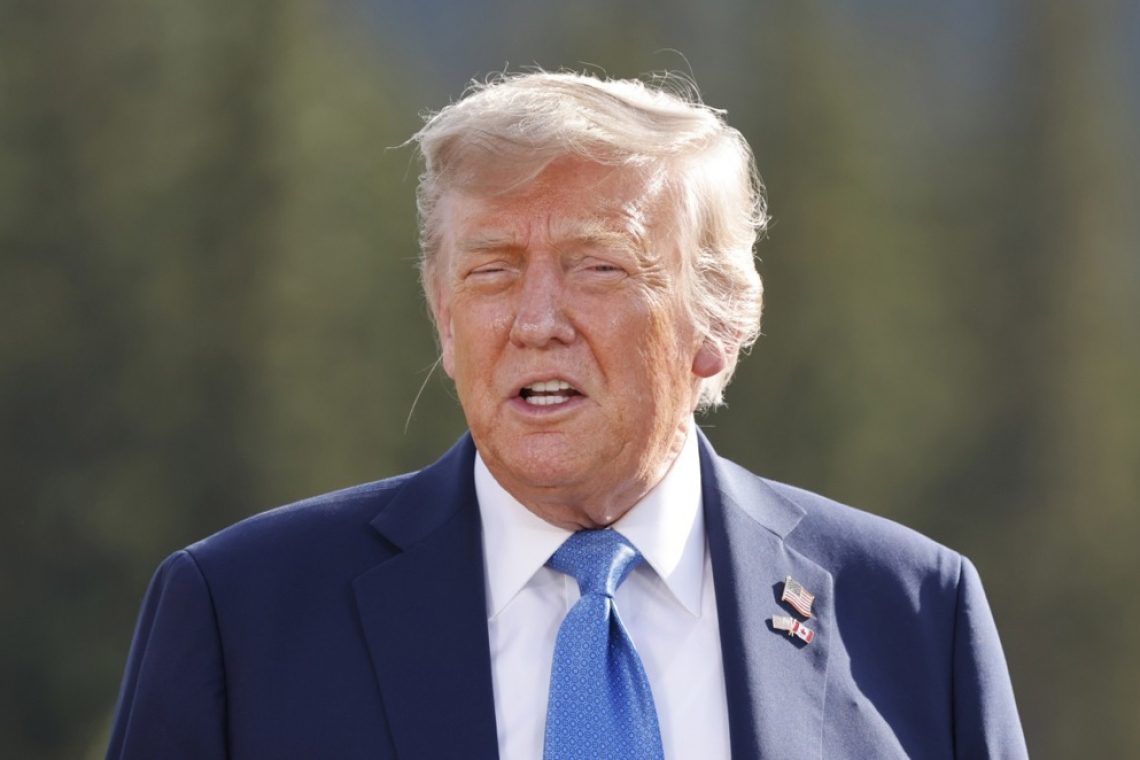 Trump z grožnjami Iranu: ZDA ne izključujejo ukrepanja proti Hameneju