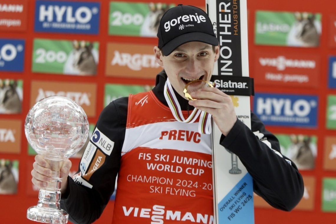 Domen Prevc dobil spomenik na mestu svetovnega rekorda v Planici