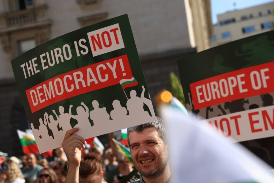 EU podprla bolgarski prevzem evra z letom 2026