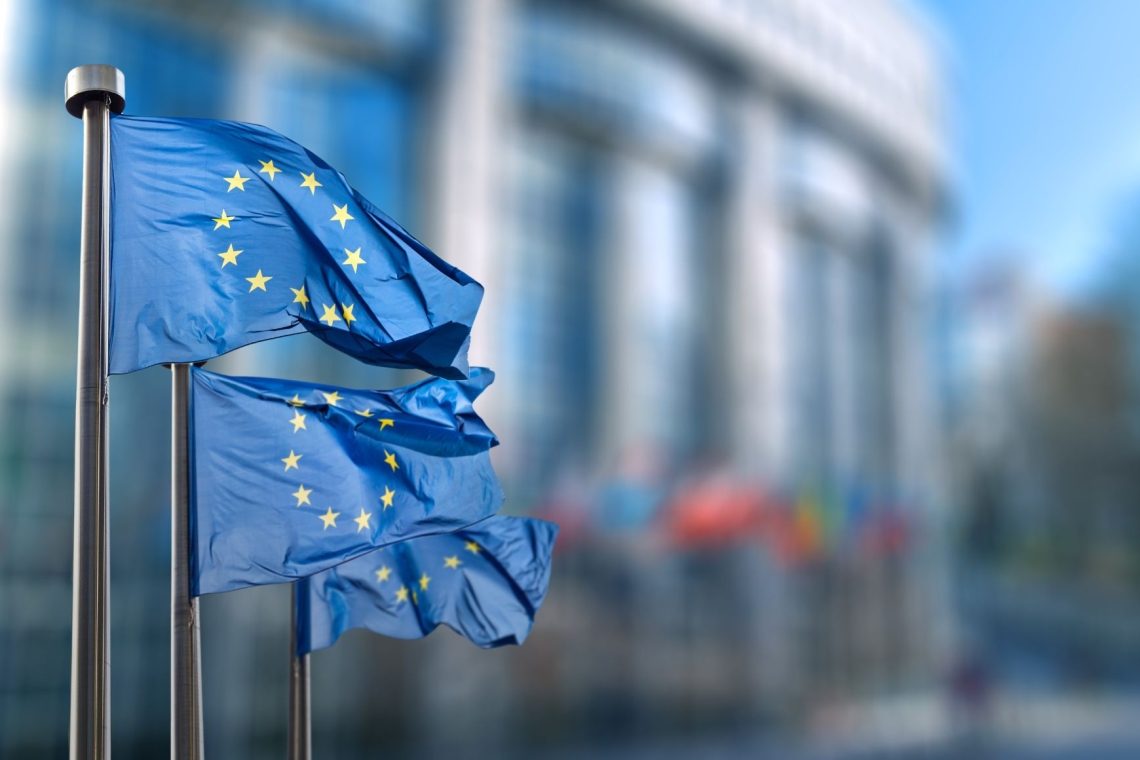 Slovenija ostaja med stabilnimi pravosodnimi sistemi, težave pri pregonu pranja denarja