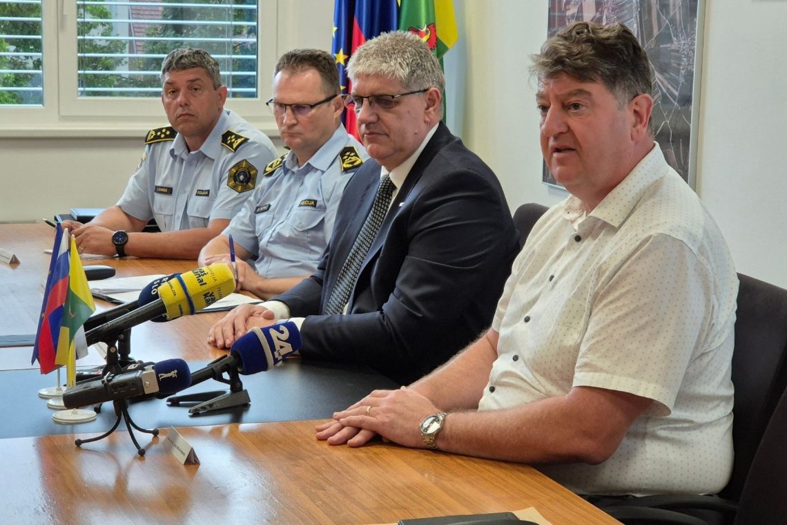 Minister Poklukar v Šentjerneju o varnosti in zadnjih nasilnih dogodkih