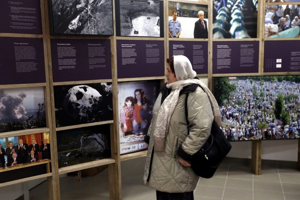 V Potočarih ob 30. obletnici pokola v Srebrenici pričakujejo več tisoč ljudi