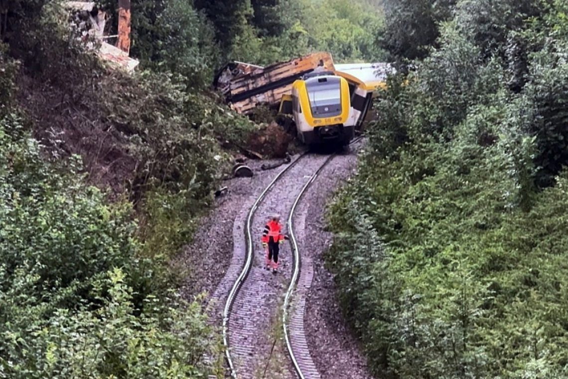 V železniški nesreči v Baden-Württembergu trije mrtvi in več ranjenih