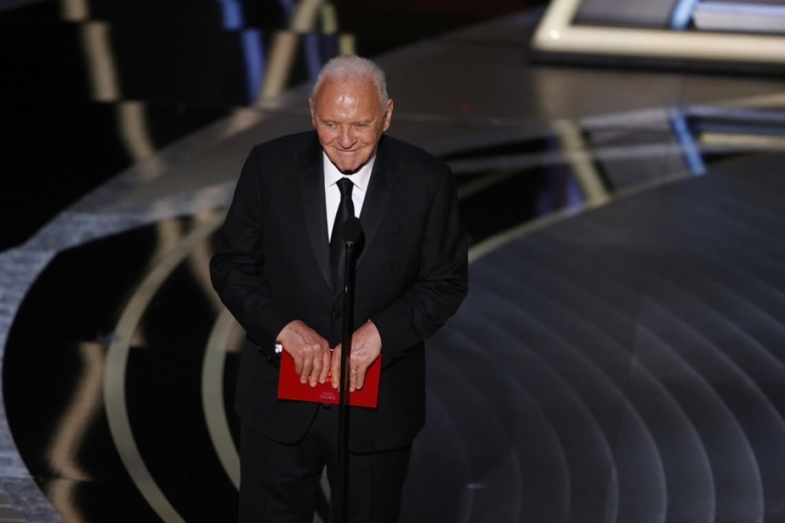 Anthony Hopkins pri skoraj 90-ih s plesom, klavirjem in brez sladkorja