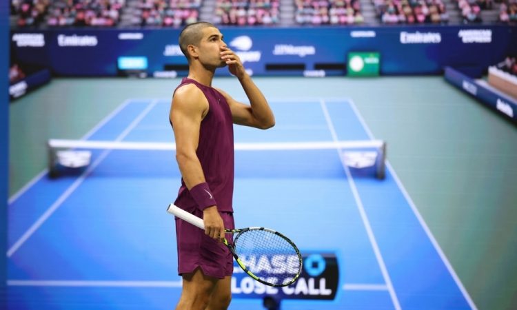 Alcaraz z novo podobo in gladko zmago začel US Open