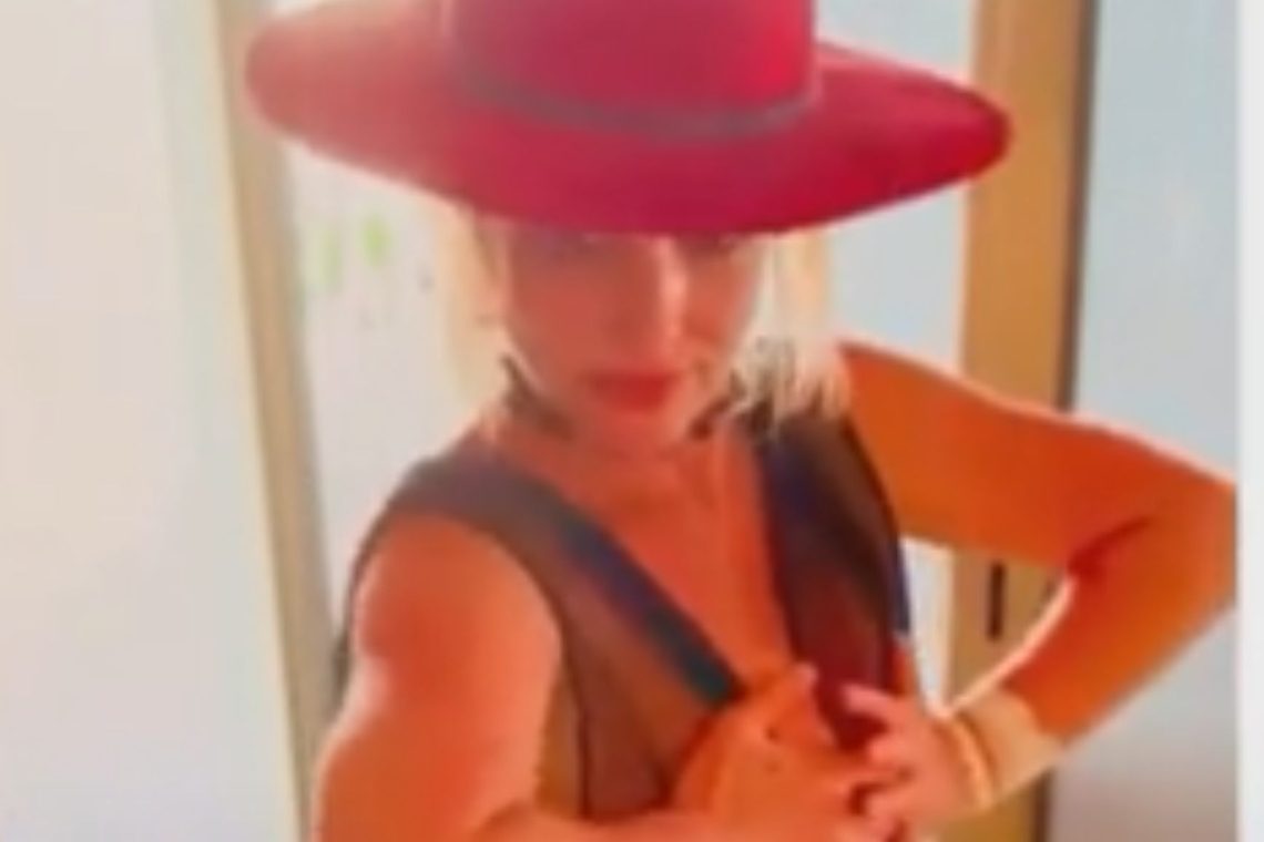 Britney Spears znova razburila s čutnim plesom in golimi fotografijami