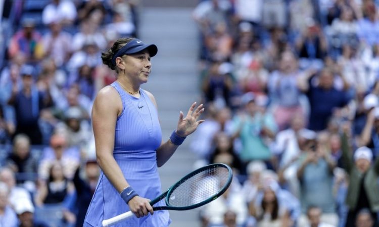 Anisimovi uspela revanša proti Swiatek, tudi Osaka v polfinale