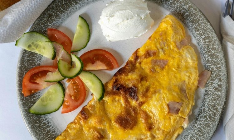 Hiter in zdrav recept za omleto kar v skodelici