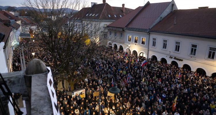Več kot 10.000 ljudi v Novem mestu zahtevalo varnostne spremembe