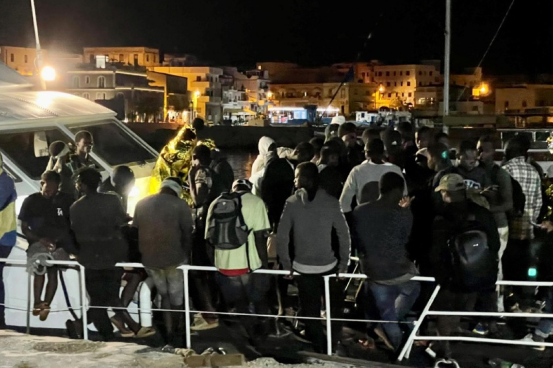 Pet migrantov pogrešanih pri Siciliji, med njimi tudi otrok