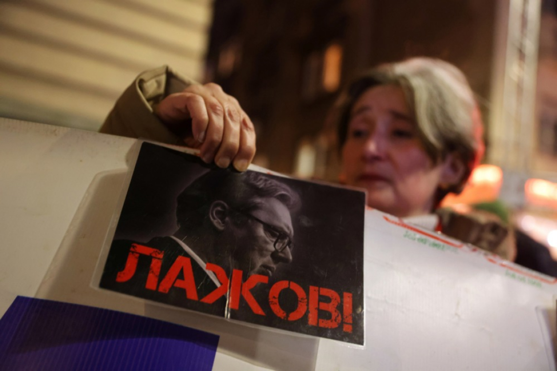V Novem Sadu napad na protestnike, več poškodovanih