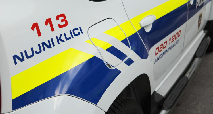 Po napadu v Šiški življenje 31-letnice ogroženo